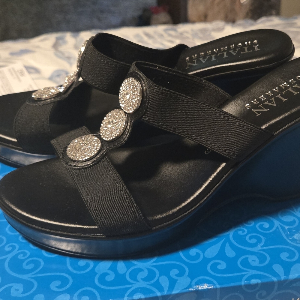 NIB Italian Shoemakers Black Wedge Sandals